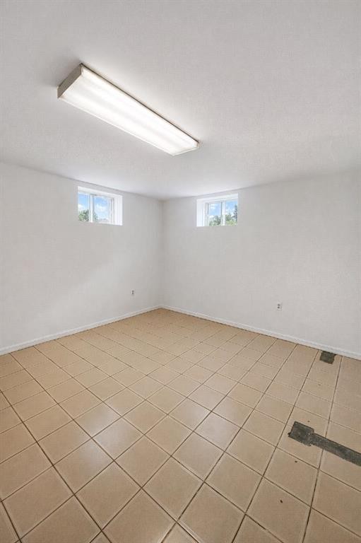 326 27 Avenue Ne, Calgary, AB - Indoor Photo Showing Other Room