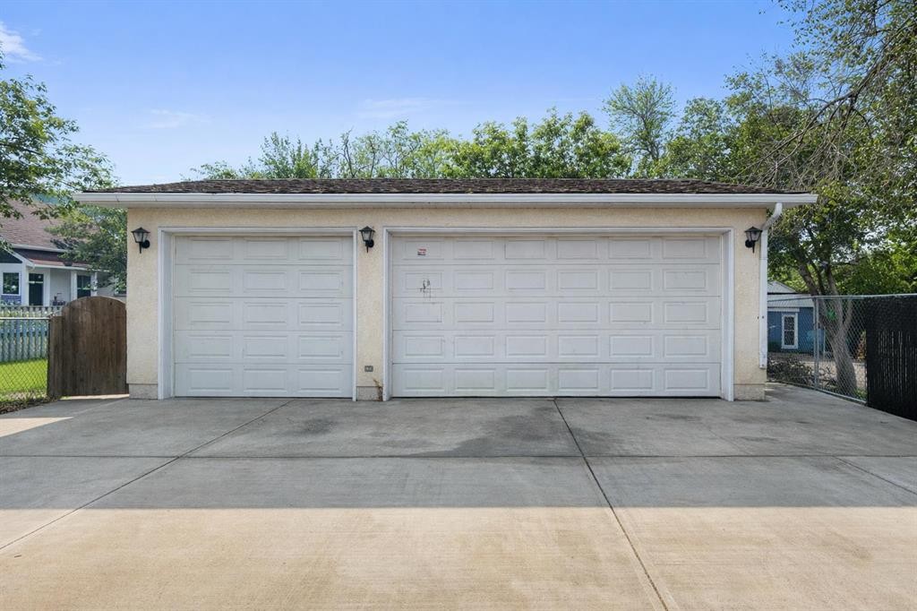 326 27 Avenue Ne, Calgary, AB - Outdoor With Exterior