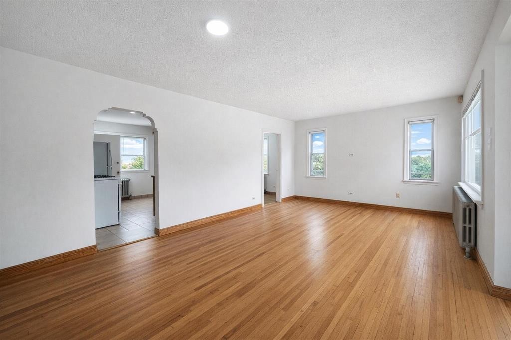 326 27 Avenue Ne, Calgary, AB - Indoor Photo Showing Other Room