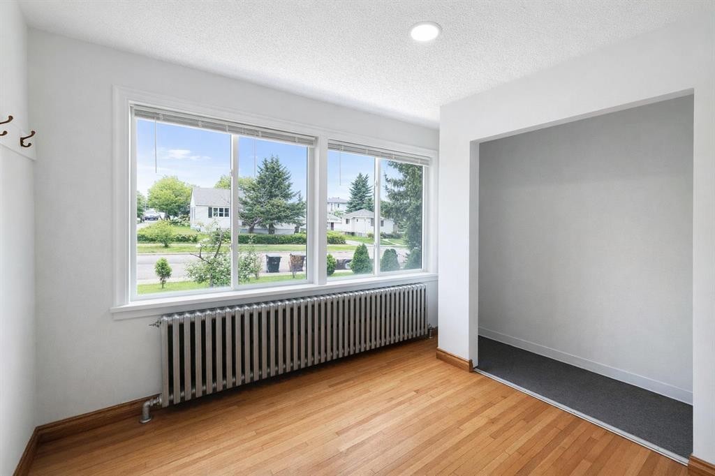326 27 Avenue Ne, Calgary, AB - Indoor Photo Showing Other Room