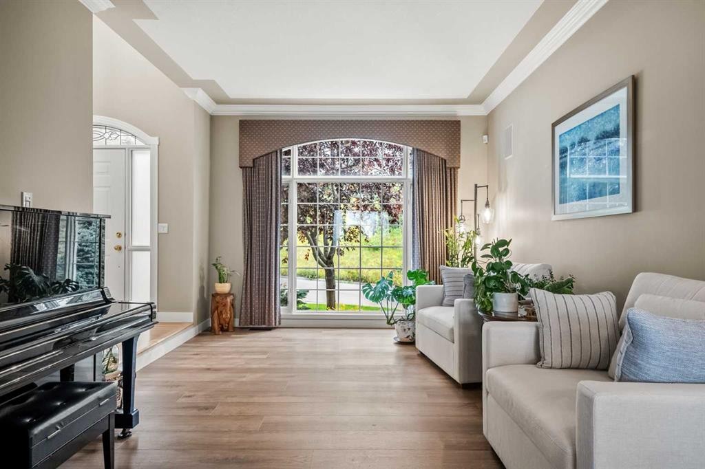 136 Patrick View Sw, Calgary, AB - Indoor Photo Showing Living Room