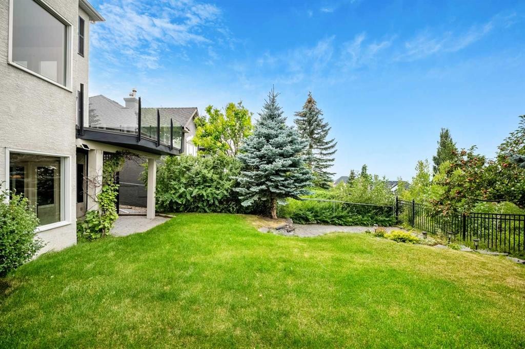 136 Patrick View Sw, Calgary, AB - Outdoor
