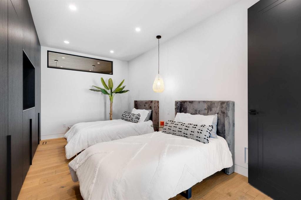 71 Birchcliff Road, Birchcliff, AB - Indoor Photo Showing Bedroom