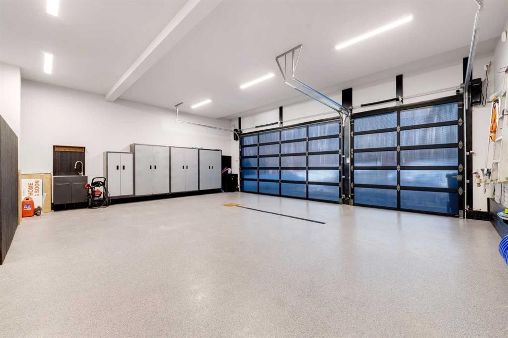 71 Birchcliff Road, Birchcliff, AB - Indoor Photo Showing Garage