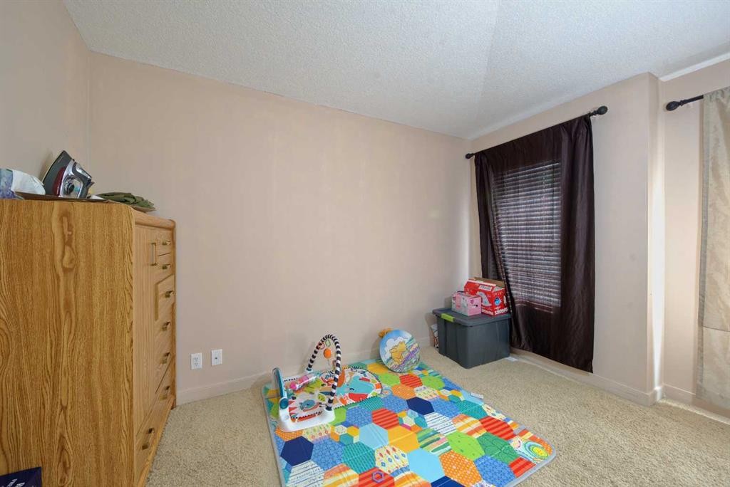 18 Redstone Manor Ne, Calgary, AB - Indoor Photo Showing Bedroom