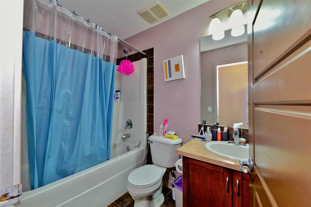 18 Redstone Manor Ne, Calgary, AB - Indoor Photo Showing Bathroom