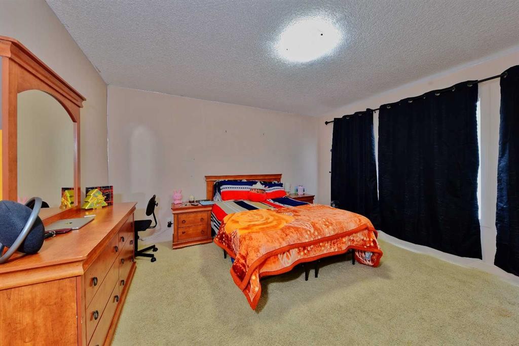18 Redstone Manor Ne, Calgary, AB - Indoor Photo Showing Bedroom