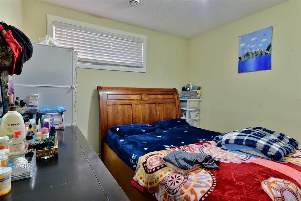 18 Redstone Manor Ne, Calgary, AB - Indoor Photo Showing Bedroom