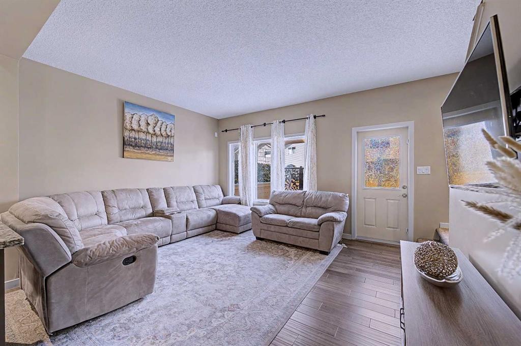 80 Chaparral Valley Crescent Se, Calgary, AB - Indoor Photo Showing Living Room