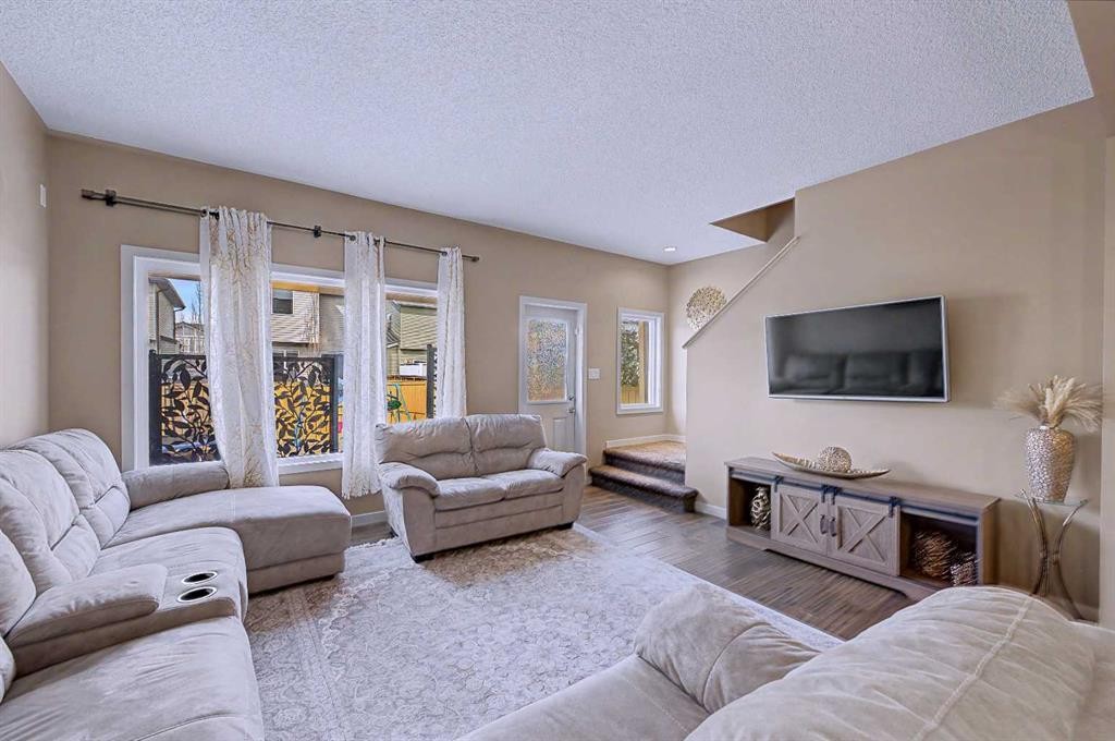 80 Chaparral Valley Crescent Se, Calgary, AB - Indoor Photo Showing Living Room