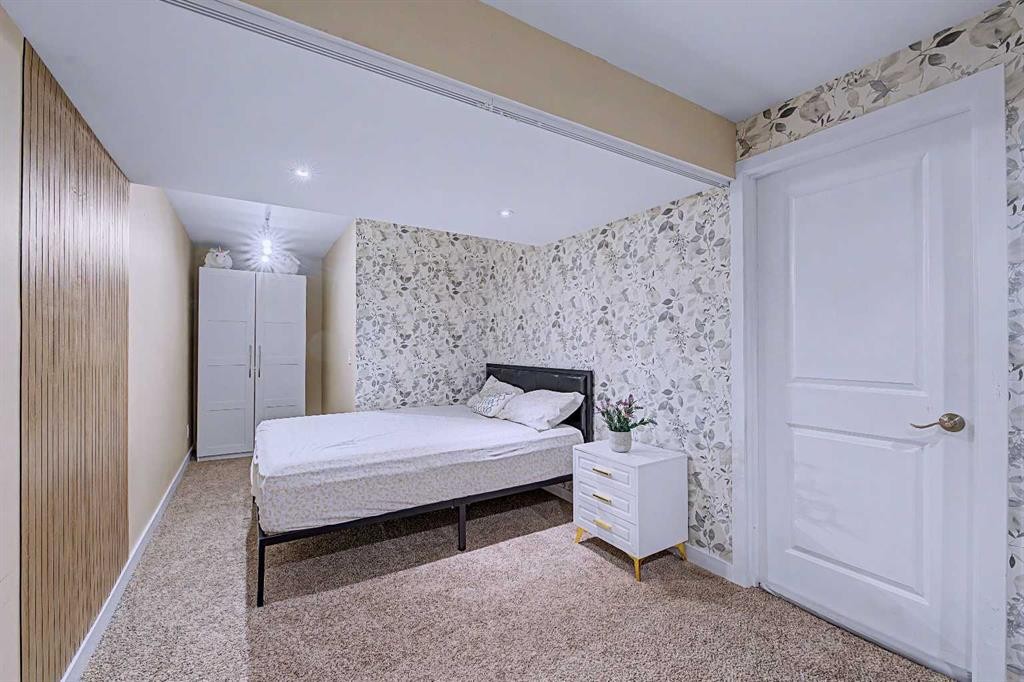 80 Chaparral Valley Crescent Se, Calgary, AB - Indoor Photo Showing Bedroom