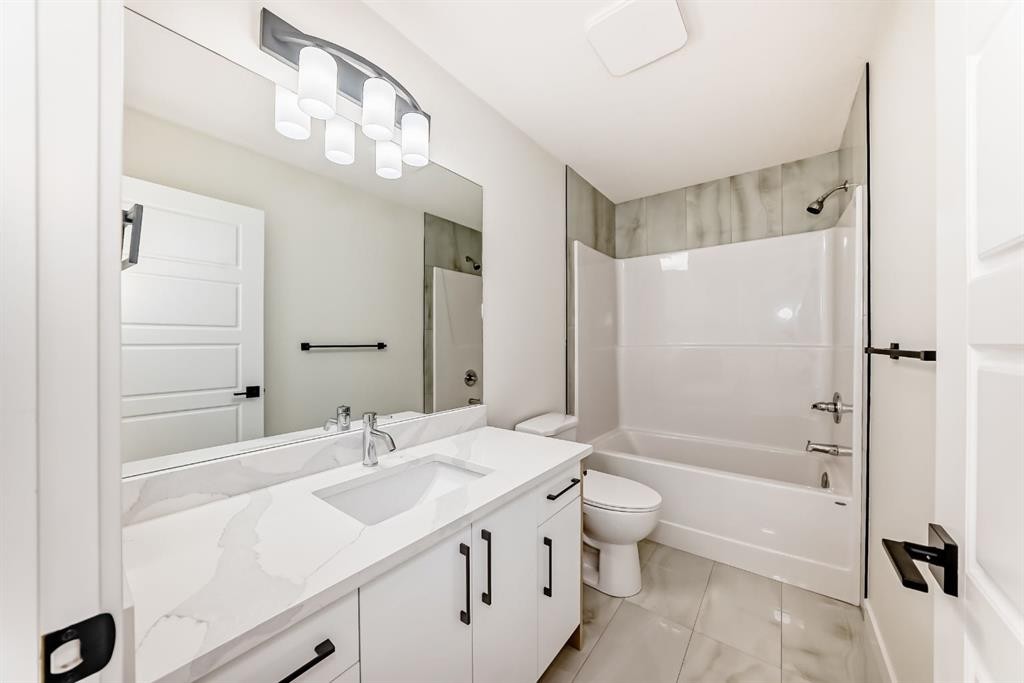 122 Waterstone Way, Chestermere, AB - Indoor Photo Showing Bathroom