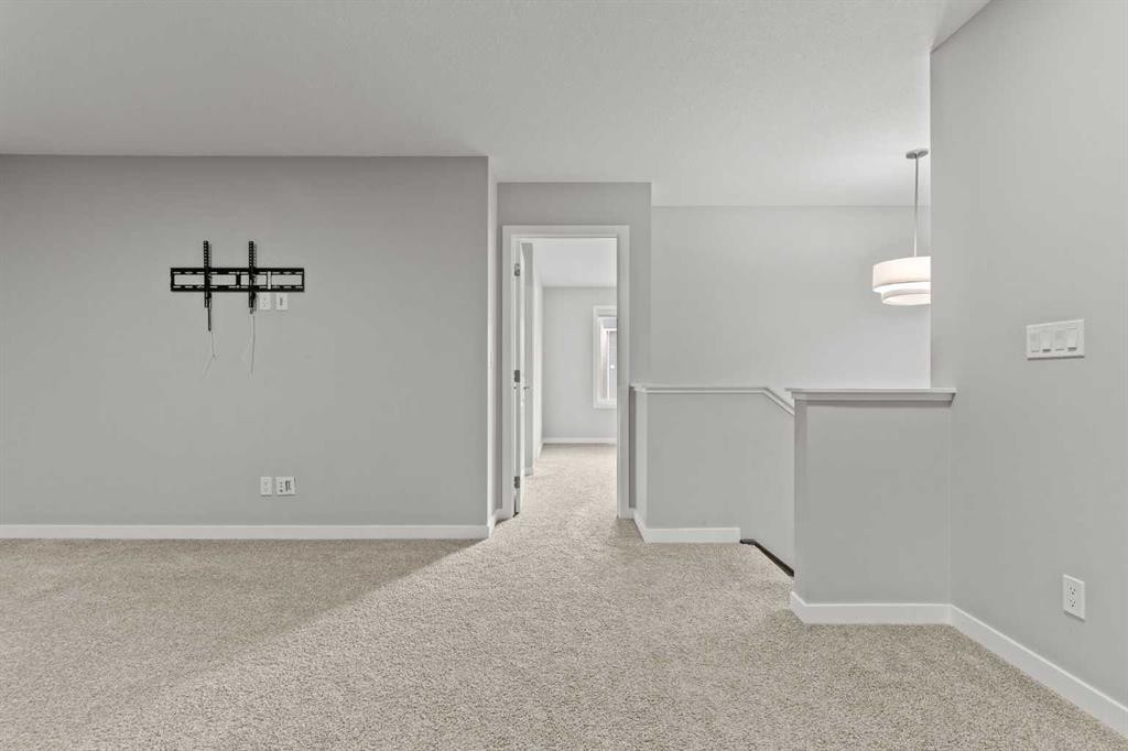 109 Mallard Grove Se, Calgary, AB - Indoor Photo Showing Other Room
