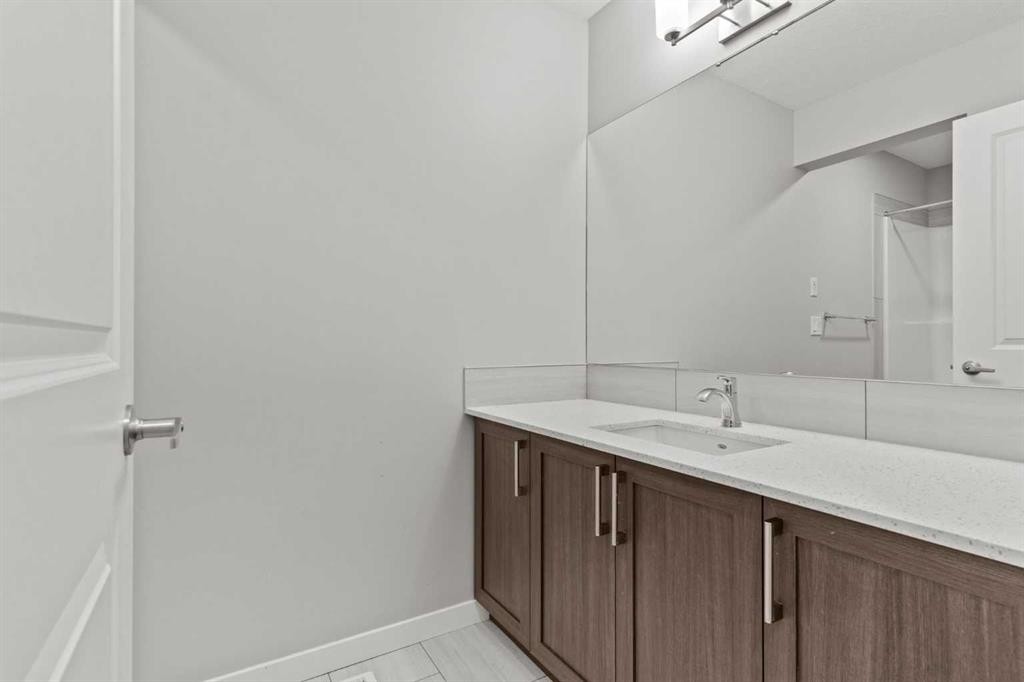 109 Mallard Grove Se, Calgary, AB - Indoor Photo Showing Bathroom