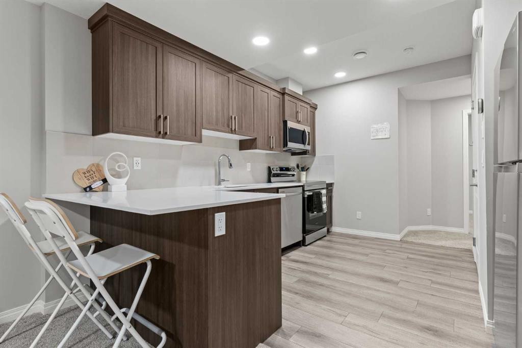109 Mallard Grove Se, Calgary, AB - Indoor Photo Showing Kitchen