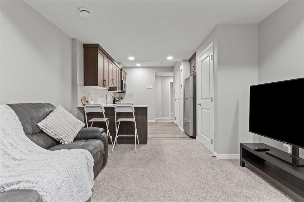 109 Mallard Grove Se, Calgary, AB - Indoor