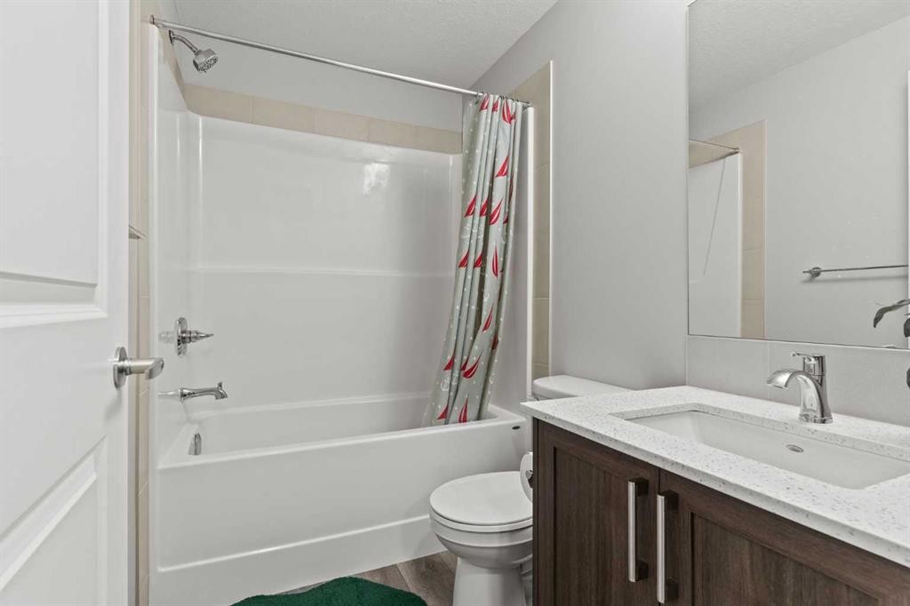 109 Mallard Grove Se, Calgary, AB - Indoor Photo Showing Bathroom