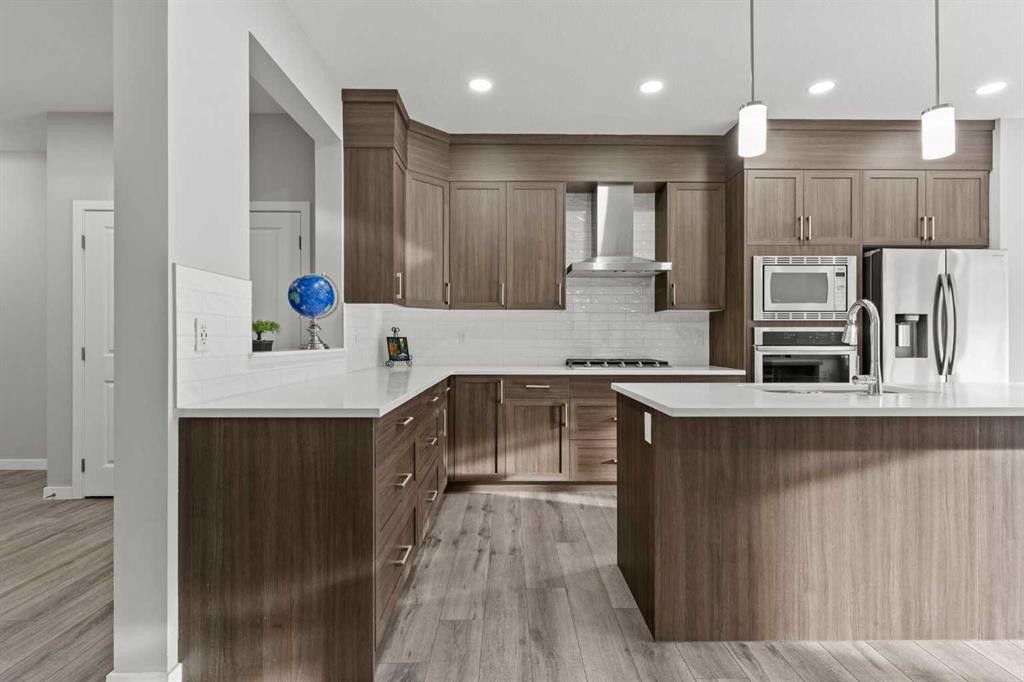 109 Mallard Grove Se, Calgary, AB - Indoor Photo Showing Kitchen With Stainless Steel Kitchen With Upgraded Kitchen