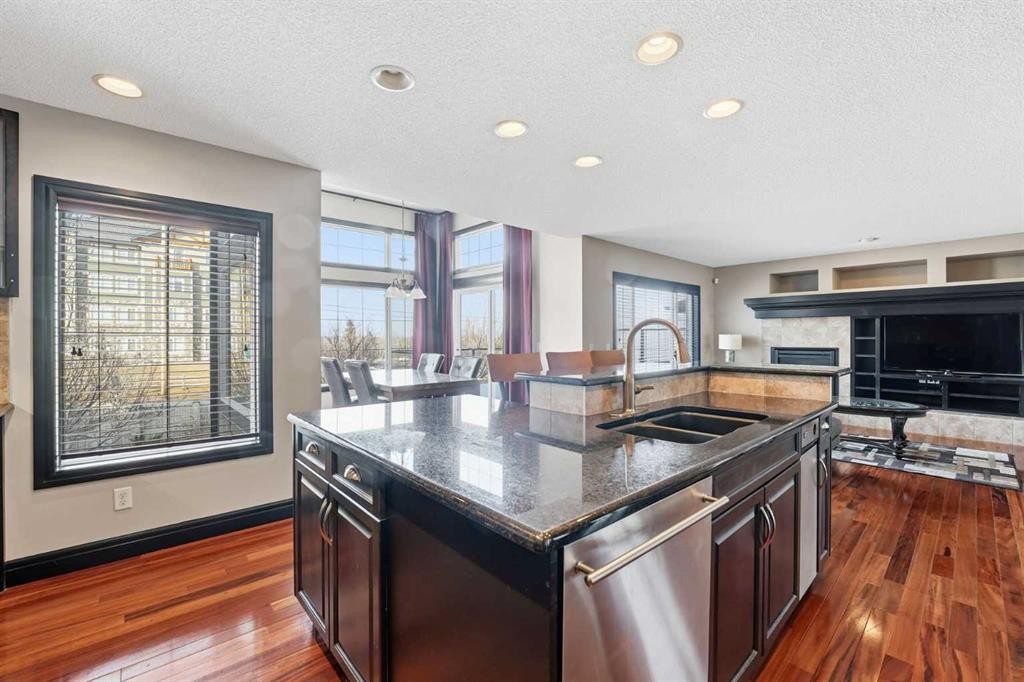 224 Everbrook Way Sw, Calgary, AB - Indoor Photo Showing Kitchen With Double Sink