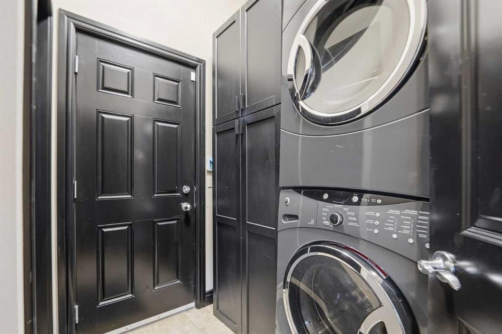 224 Everbrook Way Sw, Calgary, AB - Indoor Photo Showing Laundry Room