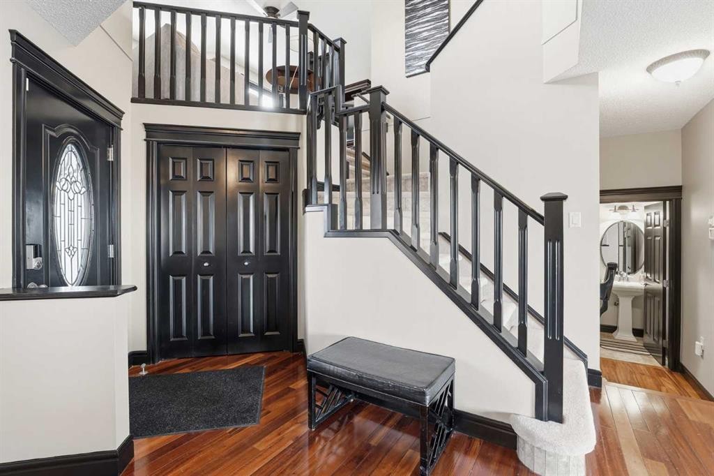 224 Everbrook Way Sw, Calgary, AB - Indoor Photo Showing Other Room