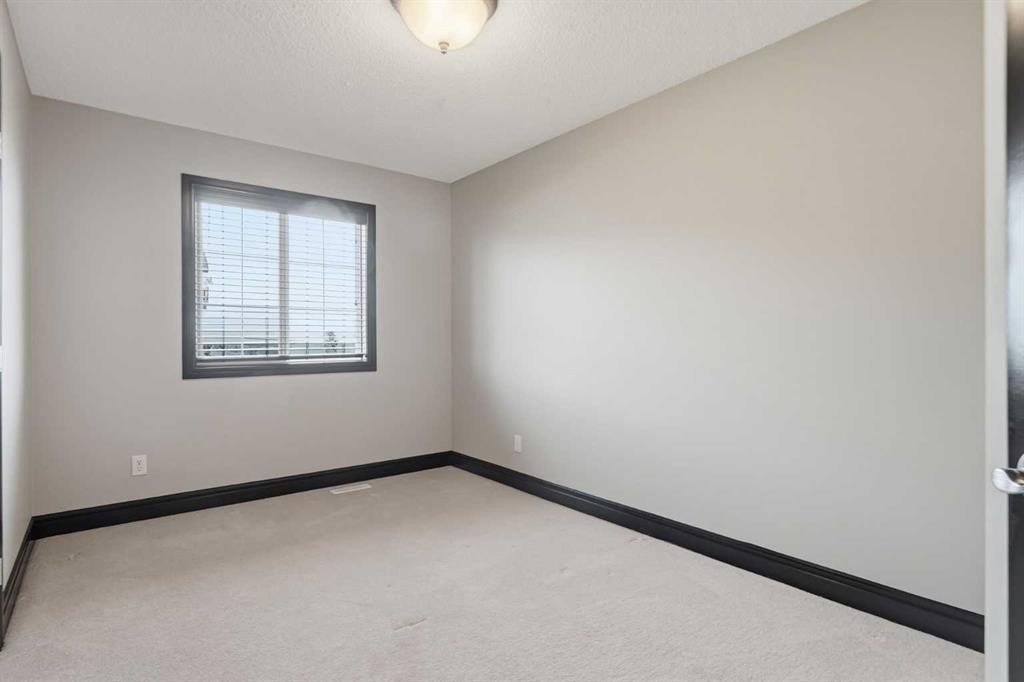 224 Everbrook Way Sw, Calgary, AB - Indoor Photo Showing Other Room