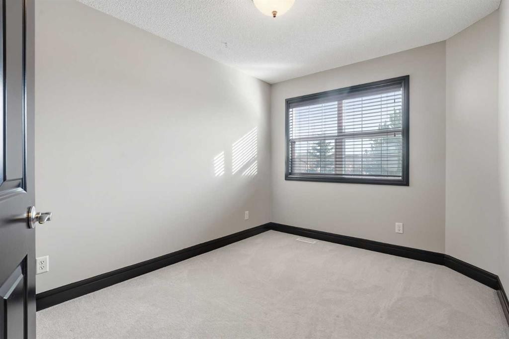 224 Everbrook Way Sw, Calgary, AB - Indoor Photo Showing Other Room