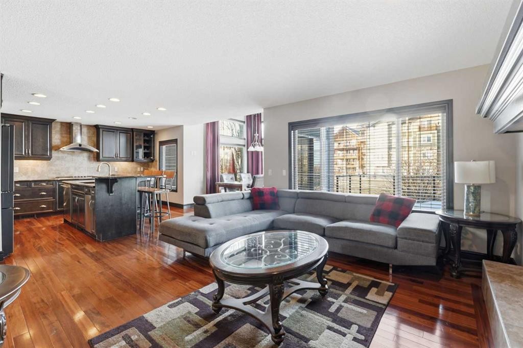 224 Everbrook Way Sw, Calgary, AB - Indoor Photo Showing Living Room