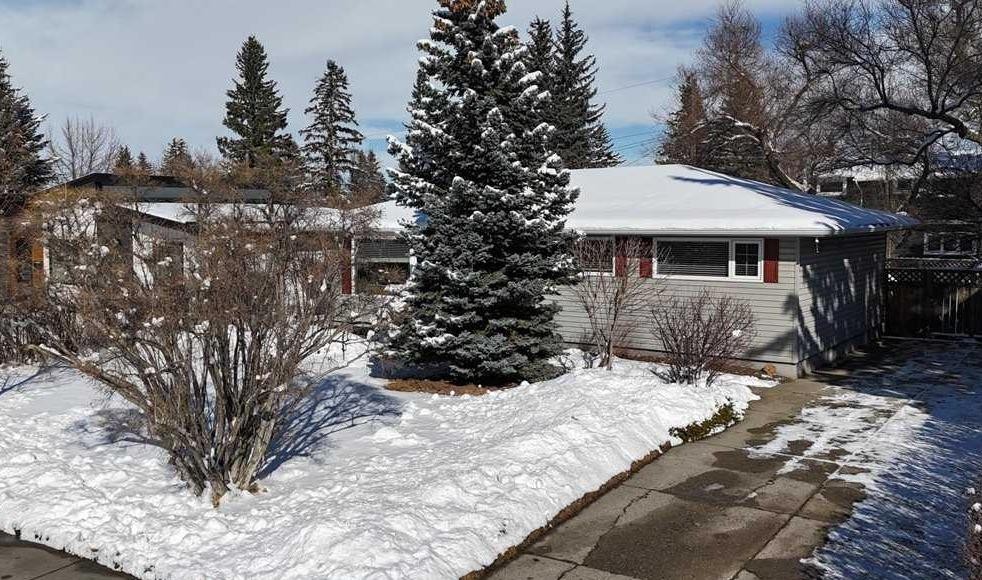 140 Waterloo Drive Sw, Calgary, AB - Outdoor