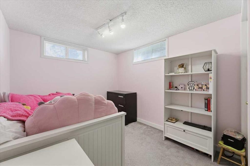 140 Waterloo Drive Sw, Calgary, AB - Indoor
