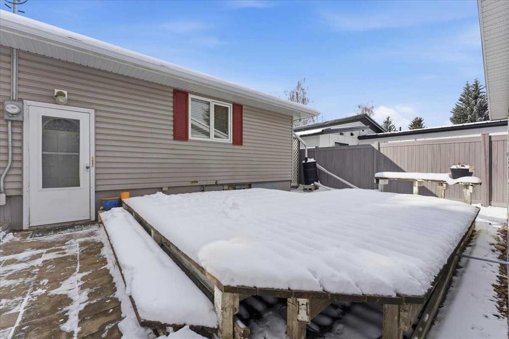 140 Waterloo Drive Sw, Calgary, AB - Outdoor With Exterior