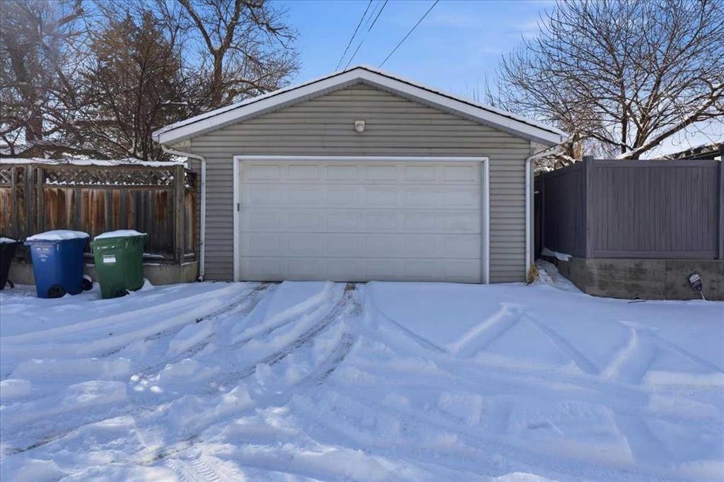 140 Waterloo Drive Sw, Calgary, AB - Outdoor