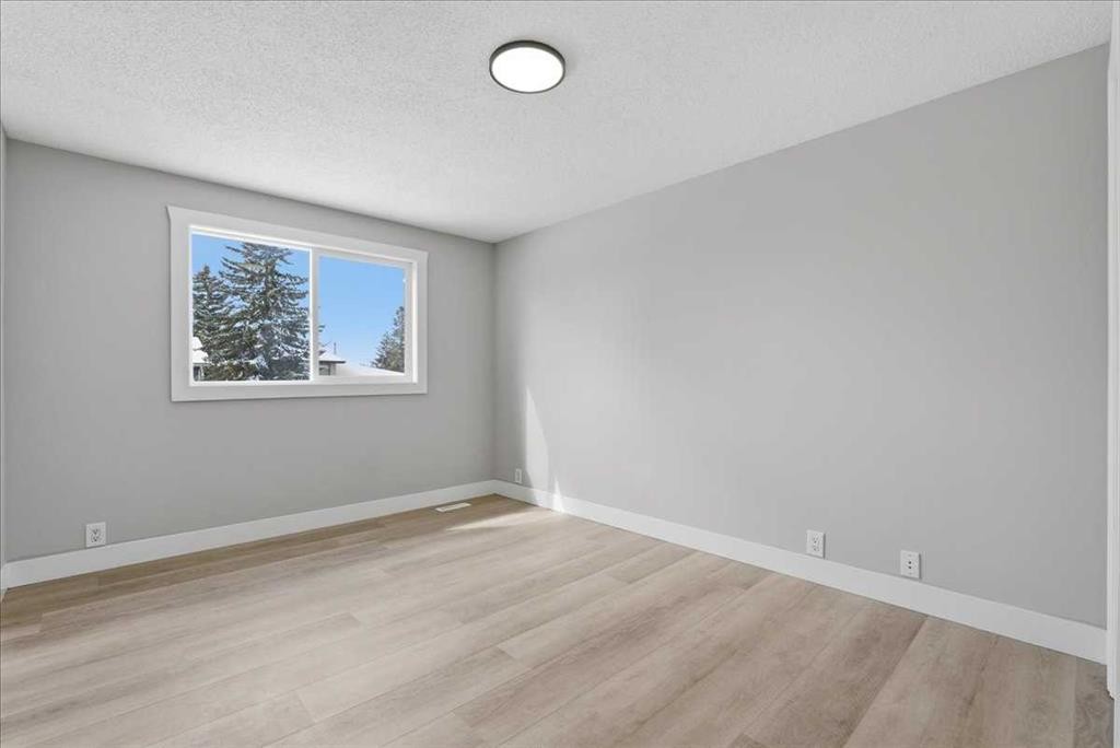 172 Abinger Crescent Ne, Calgary, AB - Indoor Photo Showing Other Room