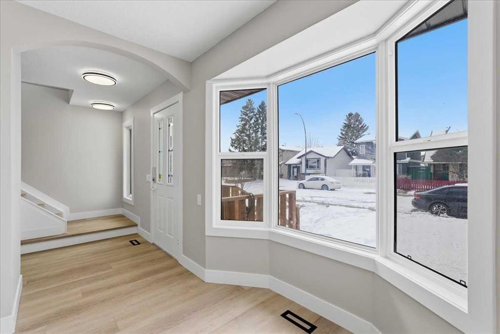 172 Abinger Crescent Ne, Calgary, AB - Indoor Photo Showing Other Room