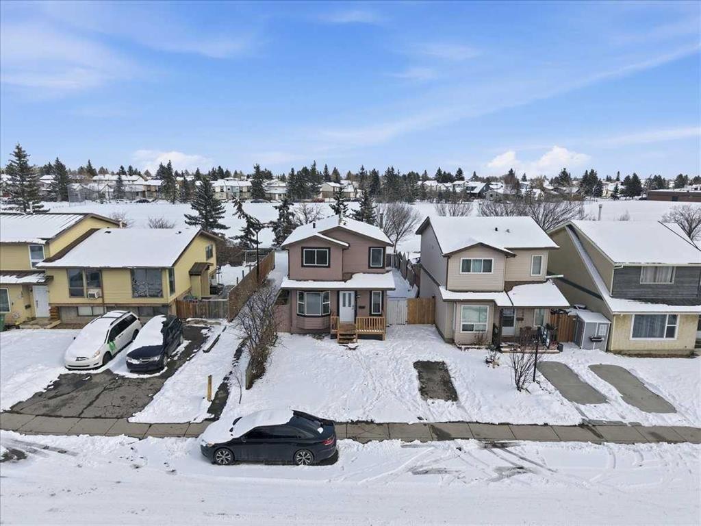 172 Abinger Crescent Ne, Calgary, AB - Outdoor With Facade