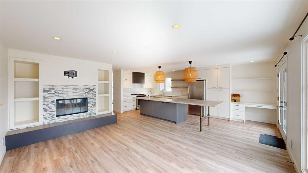 7704 46 Avenue Nw, Calgary, AB - Indoor Photo Showing Other Room With Fireplace