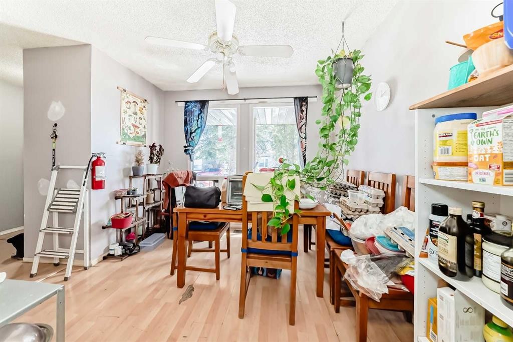 4809 60 Street Ne, Calgary, AB - Indoor Photo Showing Dining Room