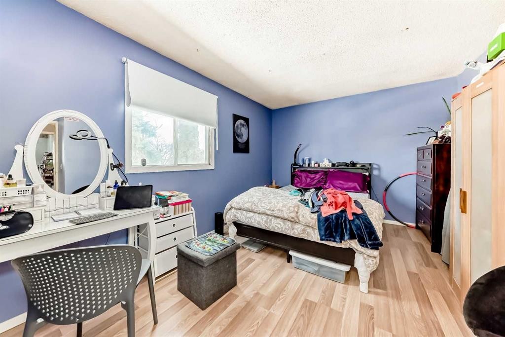 4809 60 Street Ne, Calgary, AB - Indoor Photo Showing Bedroom
