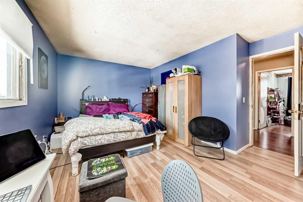 4809 60 Street Ne, Calgary, AB - Indoor Photo Showing Bedroom