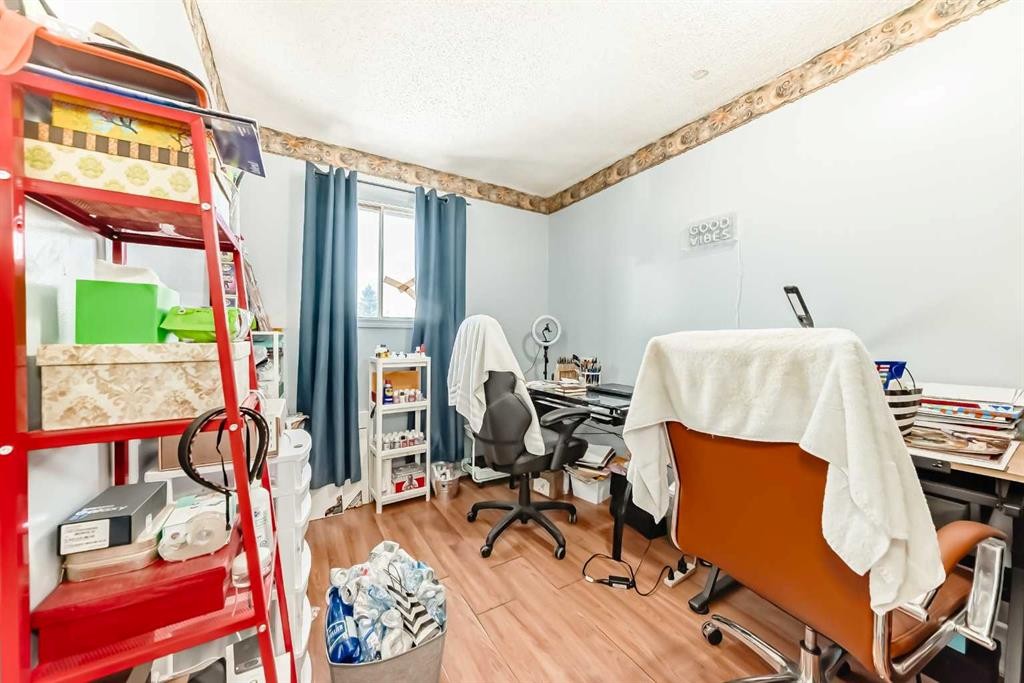 4809 60 Street Ne, Calgary, AB - Indoor Photo Showing Office