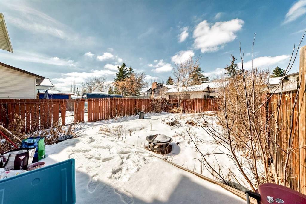 4809 60 Street Ne, Calgary, AB - Outdoor