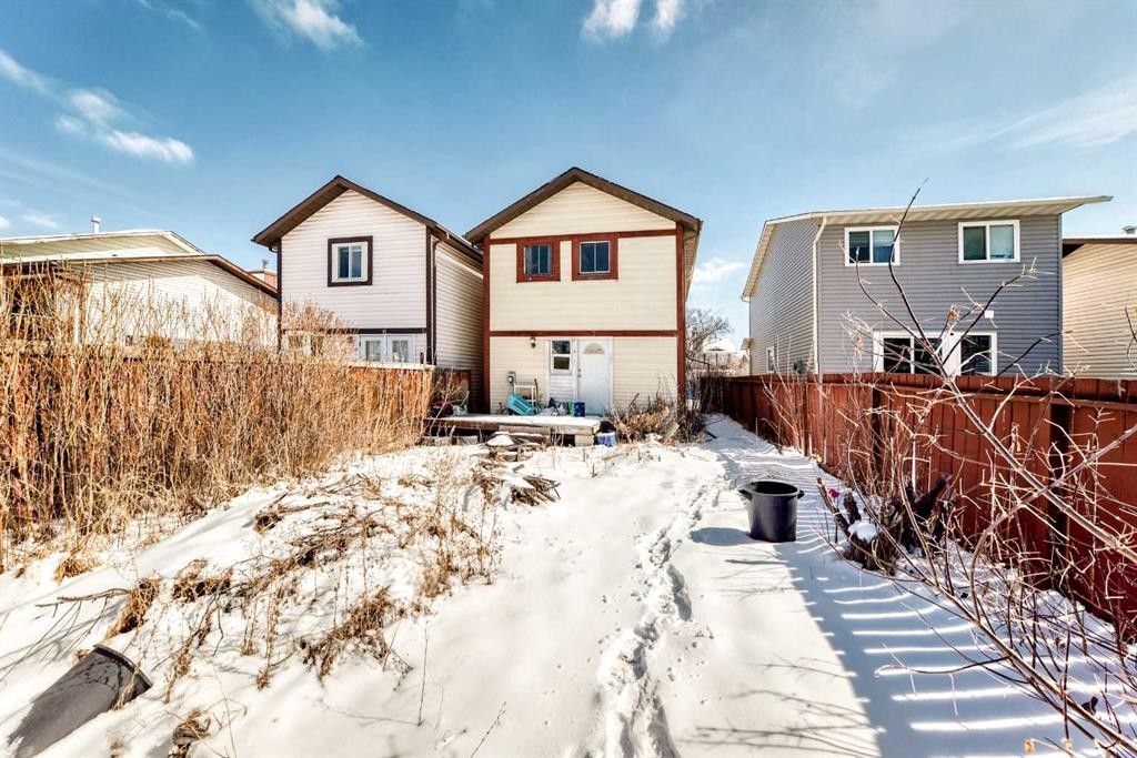 4809 60 Street Ne, Calgary, AB - Outdoor