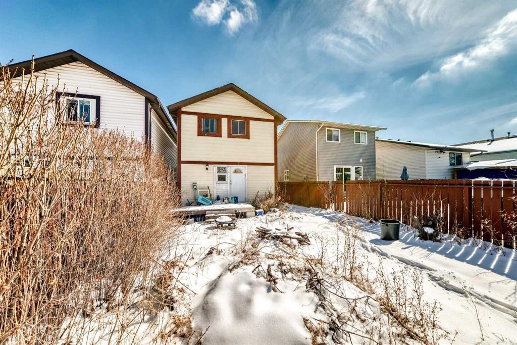 4809 60 Street Ne, Calgary, AB - Outdoor