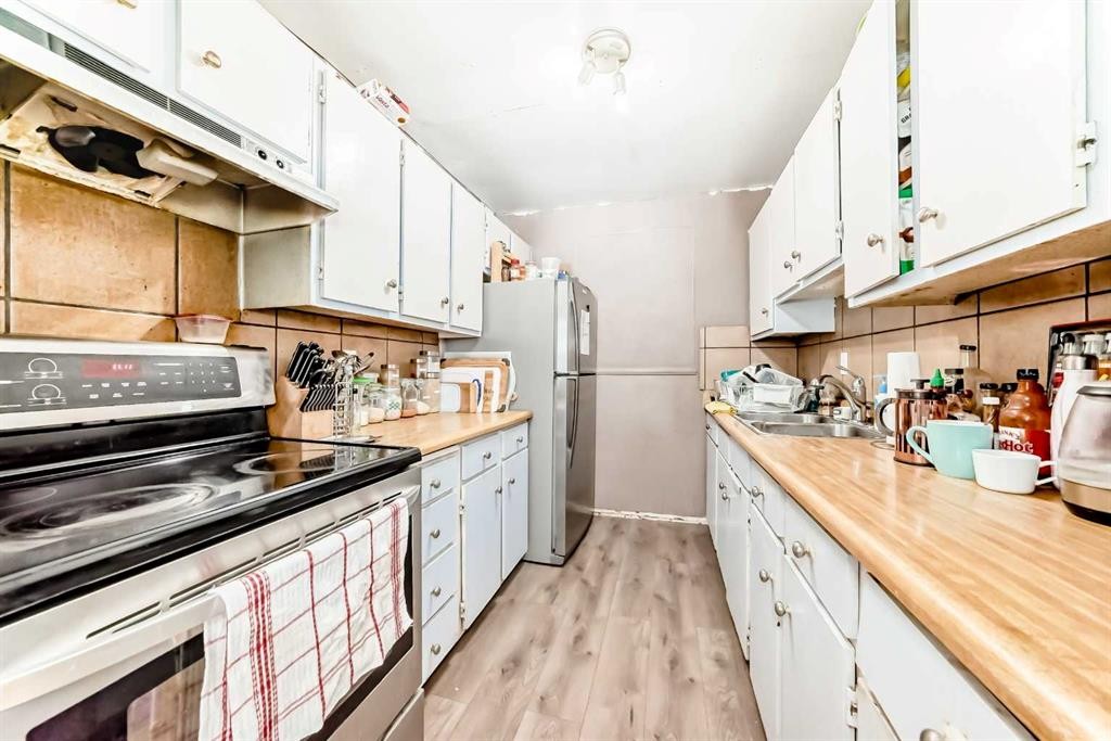 4809 60 Street Ne, Calgary, AB - Indoor Photo Showing Kitchen