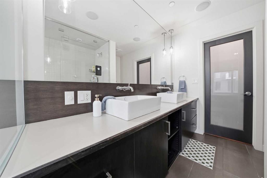 504-530 12 Avenue Sw, Calgary, AB - Indoor Photo Showing Bathroom
