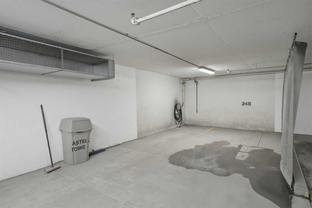 504-530 12 Avenue Sw, Calgary, AB - Indoor Photo Showing Garage