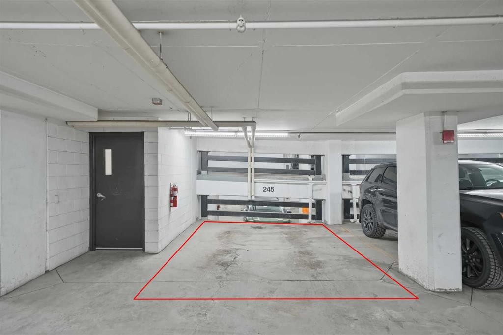 504-530 12 Avenue Sw, Calgary, AB - Indoor Photo Showing Garage