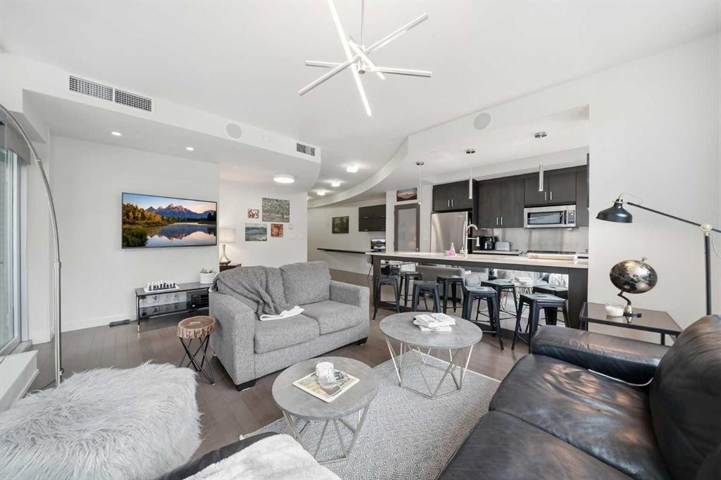 504-530 12 Avenue Sw, Calgary, AB - Indoor Photo Showing Living Room
