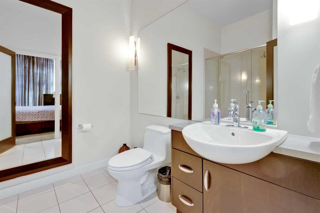 504-530 12 Avenue Sw, Calgary, AB - Indoor Photo Showing Bathroom