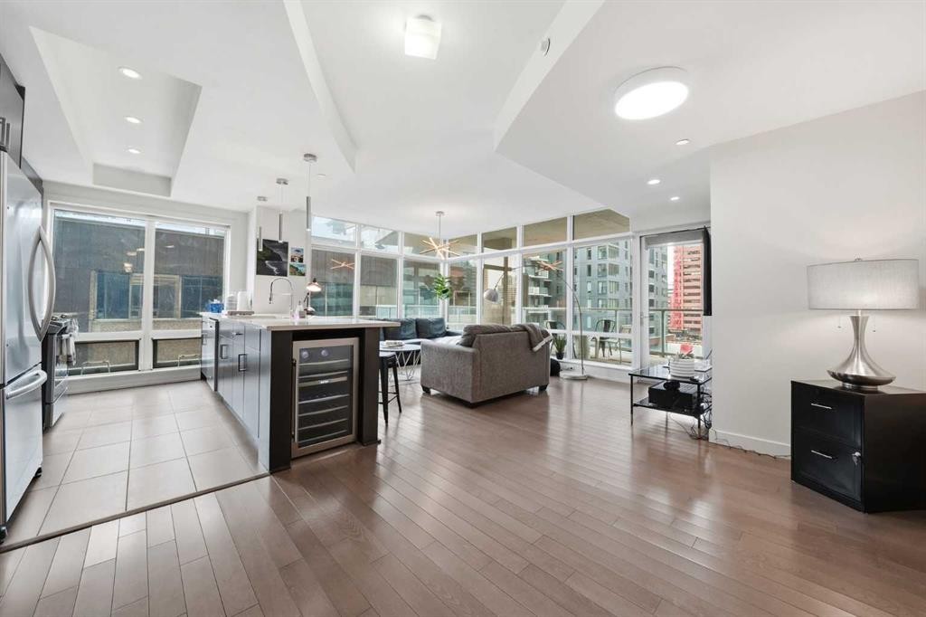 504-530 12 Avenue Sw, Calgary, AB - Indoor